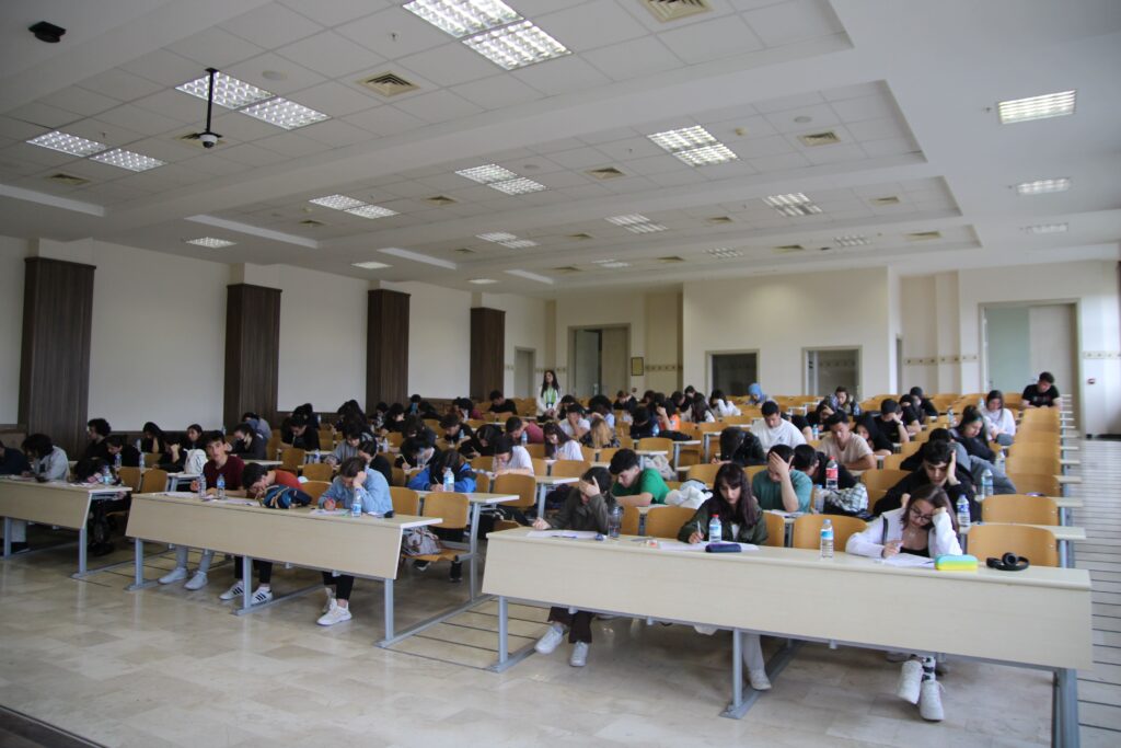 12.Sınıf ve Mezun Öğrencilerimiz İçin Uygulanan YKS Provası - IMG 0062 1 min